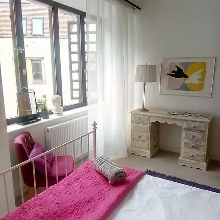 Flat 7 - Stunning Two Bed Open Plan City Center Flat