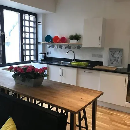 Flat 7 - Stunning Two Bed Open Plan City Center Flat
