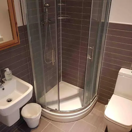 Апартаменти Flat 7 - Stunning Two Bed Open Plan City Center Flat Бристоль