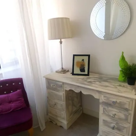 Flat 7 - Stunning Two Bed Open Plan City Center Flat شقة بريستول