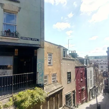 Flat 7 - Stunning Two Bed Open Plan City Center Flat