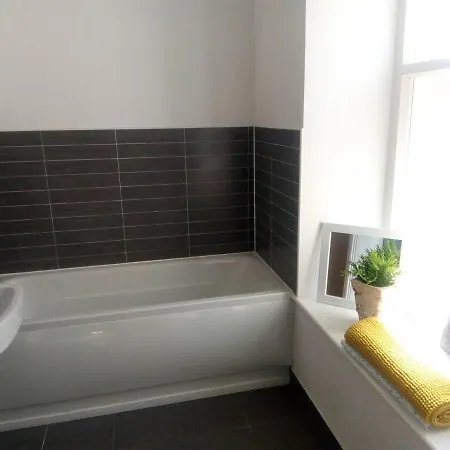 Flat 7 - Stunning Two Bed Open Plan City Center Flat *